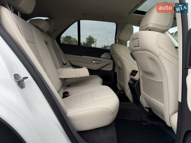 Мерседес ГЛЕ-Класс 2019 в Киеве на Automoto.ua Белый Мерседес ГЛЕ-Класс, объемом двигателя 1.99 л и пробегом 81 тыс. км за 45700 $, фото 68 на Automoto.ua