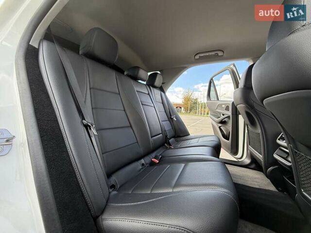 Белый Мерседес ГЛЕ-Класс, объемом двигателя 1.95 л и пробегом 75 тыс. км за 58900 $, фото 73 на Automoto.ua