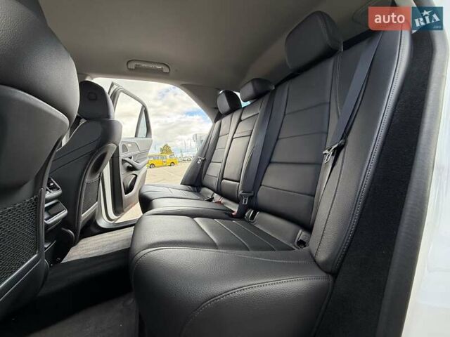 Белый Мерседес ГЛЕ-Класс, объемом двигателя 1.95 л и пробегом 75 тыс. км за 58900 $, фото 54 на Automoto.ua