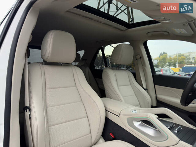 Мерседес ГЛЕ-Класс 2019 в Киеве на Automoto.ua Белый Мерседес ГЛЕ-Класс, объемом двигателя 1.99 л и пробегом 81 тыс. км за 45700 $, фото 74 на Automoto.ua