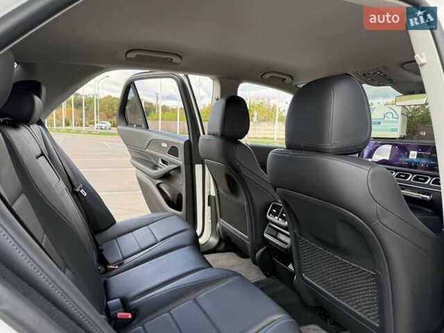 Белый Мерседес ГЛЕ-Класс, объемом двигателя 1.95 л и пробегом 75 тыс. км за 58900 $, фото 70 на Automoto.ua