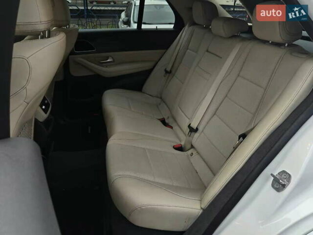 Мерседес ГЛЕ-Клас 2019 у Києві на Automoto.ua Білий Мерседес ГЛЕ-Клас, об'ємом двигуна 2 л та пробігом 133 тис. км за 49900 $, фото 26 на Automoto.ua