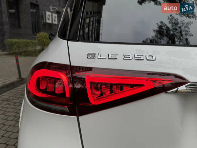 Білий Мерседес ГЛЕ-Клас, об'ємом двигуна 2 л та пробігом 70 тис. км за 48888 $, фото 29 на Automoto.ua