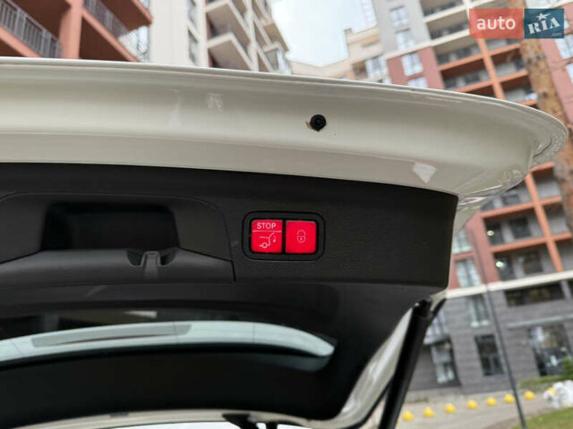 Білий Мерседес ГЛЕ-Клас, об'ємом двигуна 2 л та пробігом 70 тис. км за 48888 $, фото 27 на Automoto.ua