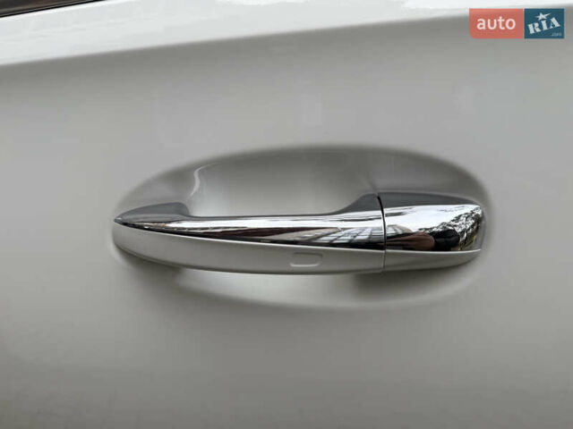 Білий Мерседес ГЛЕ-Клас, об'ємом двигуна 2 л та пробігом 70 тис. км за 48888 $, фото 31 на Automoto.ua