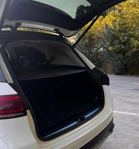 Мерседес ГЛЕ-Класс 2021 в Одессе на Automoto.ua Белый Мерседес ГЛЕ-Класс, объемом двигателя 1.95 л и пробегом 113 тыс. км за 61500 $, фото 13 на Automoto.ua