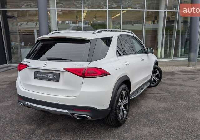 Білий Мерседес ГЛЕ-Клас, об'ємом двигуна 2 л та пробігом 15 тис. км за 80425 $, фото 3 на Automoto.ua