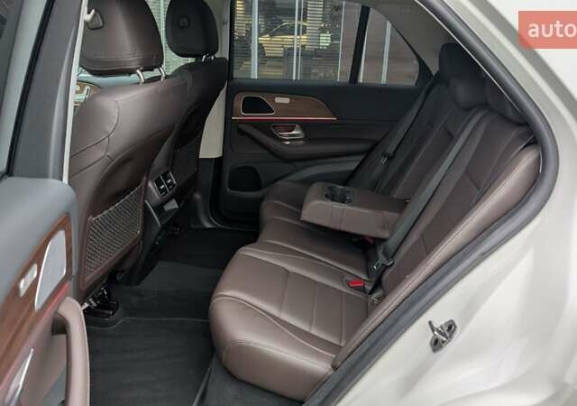 Білий Мерседес ГЛЕ-Клас, об'ємом двигуна 2 л та пробігом 15 тис. км за 80425 $, фото 13 на Automoto.ua