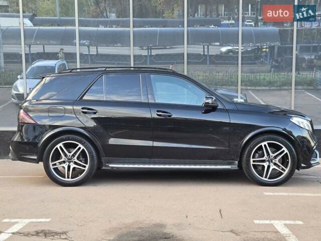 Мерседес ГЛЕ-Класс 2017 в Киеве на Automoto.ua Черный Мерседес ГЛЕ-Класс, объемом двигателя 3 л и пробегом 125 тыс. км за 33500 $, фото 6 на Automoto.ua