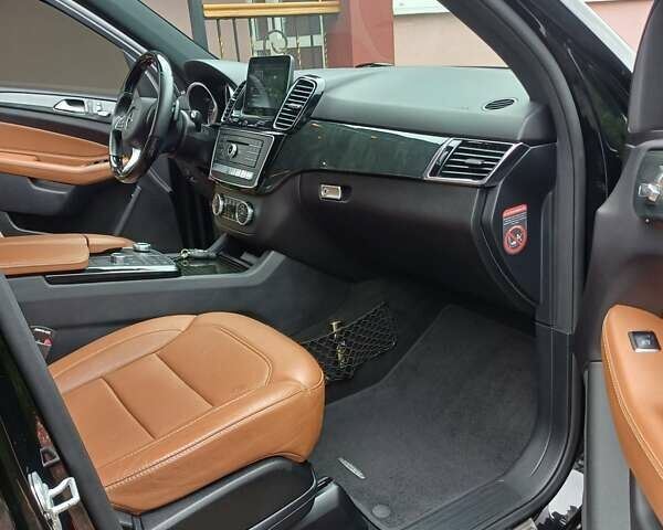 Мерседес ГЛЕ-Класс 2017 в Сарнах на Automoto.ua Черный Мерседес ГЛЕ-Класс, объемом двигателя 2.99 л и пробегом 69 тыс. км за 46500 $, фото 1 на Automoto.ua