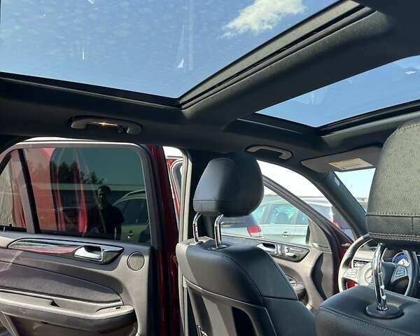 Красный Мерседес ГЛЕ-Класс, объемом двигателя 2.99 л и пробегом 214 тыс. км за 31000 $, фото 12 на Automoto.ua