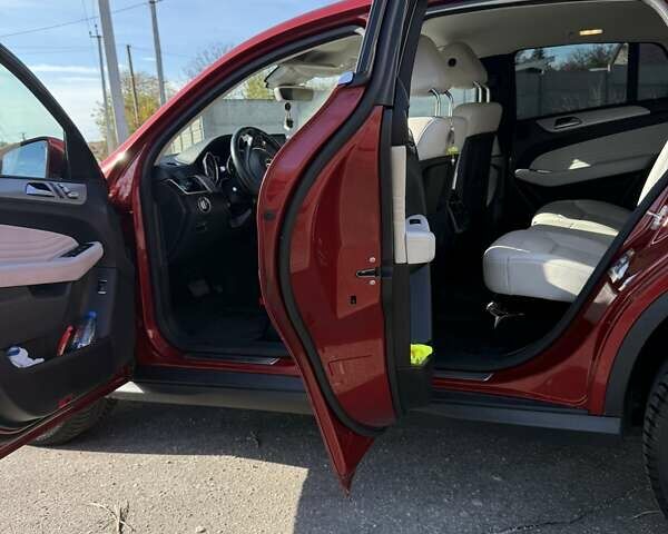 Красный Мерседес ГЛЕ-Класс, объемом двигателя 2.99 л и пробегом 176 тыс. км за 38300 $, фото 8 на Automoto.ua