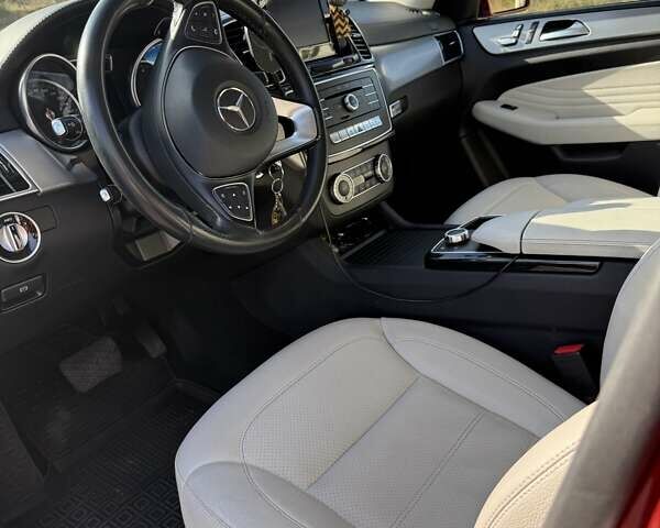 Красный Мерседес ГЛЕ-Класс, объемом двигателя 2.99 л и пробегом 176 тыс. км за 38300 $, фото 6 на Automoto.ua