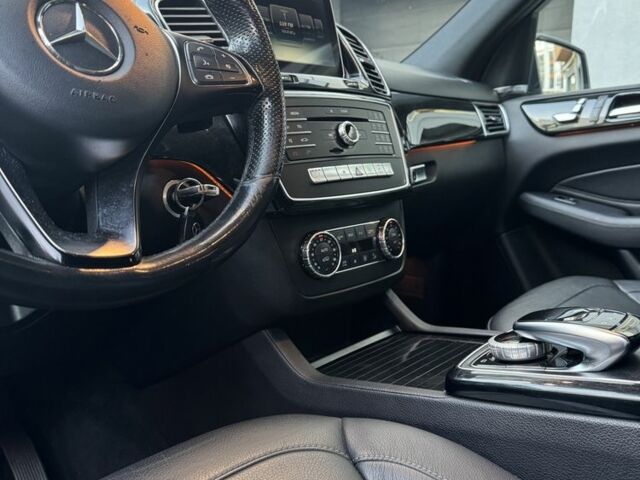 Серый Мерседес ГЛЕ-Класс, объемом двигателя 3 л и пробегом 310 тыс. км за 33000 $, фото 15 на Automoto.ua