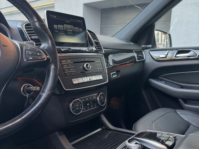 Серый Мерседес ГЛЕ-Класс, объемом двигателя 3 л и пробегом 310 тыс. км за 33000 $, фото 16 на Automoto.ua