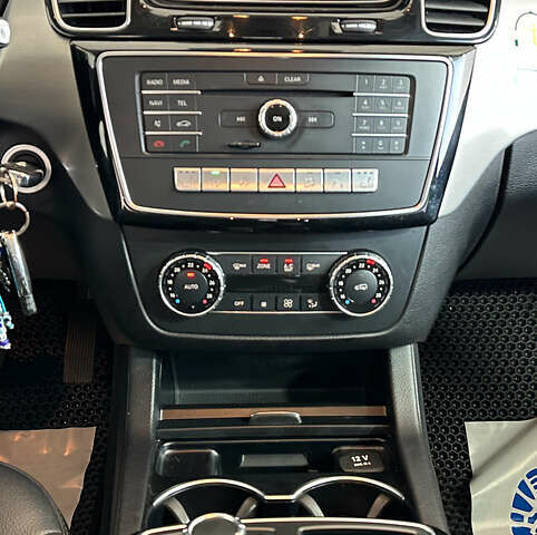 Серый Мерседес ГЛЕ-Класс, объемом двигателя 2.99 л и пробегом 197 тыс. км за 29450 $, фото 17 на Automoto.ua