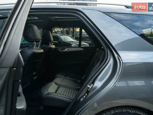 Серый Мерседес ГЛЕ-Класс, объемом двигателя 2.99 л и пробегом 253 тыс. км за 37500 $, фото 42 на Automoto.ua