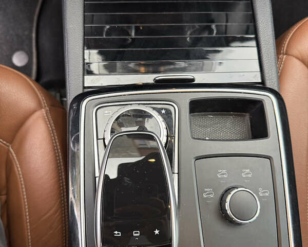 Серый Мерседес ГЛЕ-Класс, объемом двигателя 2.99 л и пробегом 194 тыс. км за 46000 $, фото 25 на Automoto.ua