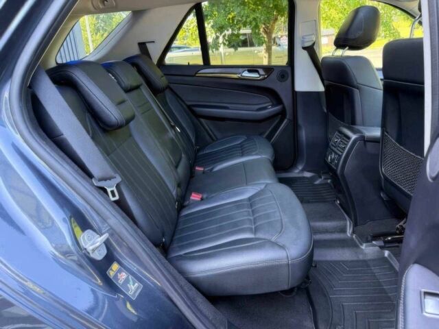 Серый Мерседес ГЛЕ-Класс, объемом двигателя 3.5 л и пробегом 78 тыс. км за 10000 $, фото 15 на Automoto.ua