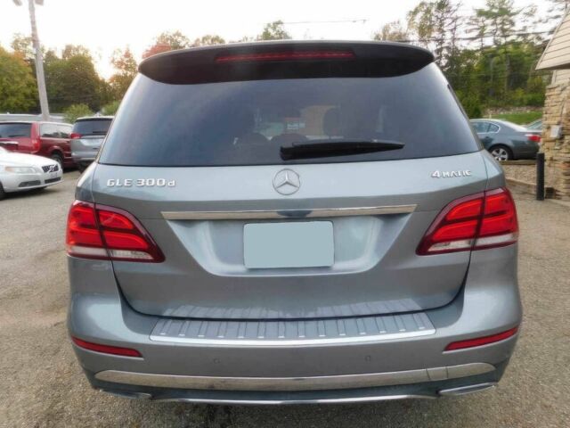 Серый Мерседес ГЛЕ-Класс, объемом двигателя 2.1 л и пробегом 78 тыс. км за 10000 $, фото 5 на Automoto.ua