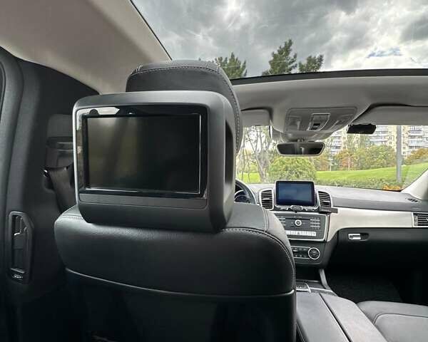 Мерседес ГЛЕ-Клас 2016 у Дніпро (Дніпропетровську) на Automoto.ua Сірий Мерседес ГЛЕ-Клас, об'ємом двигуна 2.99 л та пробігом 166 тис. км за 41500 $, фото 19 на Automoto.ua