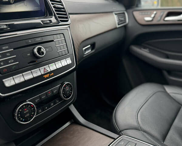 Серый Мерседес ГЛЕ-Класс, объемом двигателя 3 л и пробегом 174 тыс. км за 34500 $, фото 5 на Automoto.ua