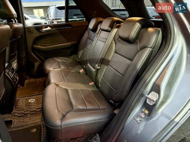 Серый Мерседес ГЛЕ-Класс, объемом двигателя 3 л и пробегом 114 тыс. км за 38000 $, фото 9 на Automoto.ua