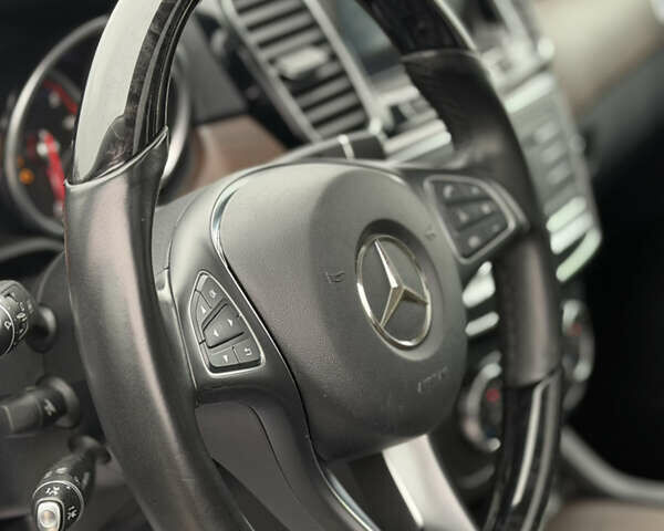 Серый Мерседес ГЛЕ-Класс, объемом двигателя 3 л и пробегом 174 тыс. км за 34500 $, фото 4 на Automoto.ua