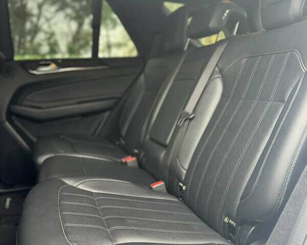 Серый Мерседес ГЛЕ-Класс, объемом двигателя 3 л и пробегом 157 тыс. км за 35900 $, фото 8 на Automoto.ua