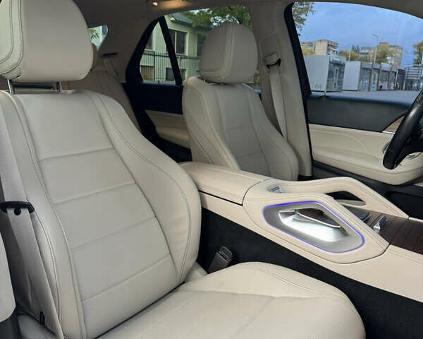 Мерседес ГЛЕ-Класс 2020 в Киеве на Automoto.ua Серый Мерседес ГЛЕ-Класс, объемом двигателя 2 л и пробегом 71 тыс. км за 57500 $, фото 36 на Automoto.ua