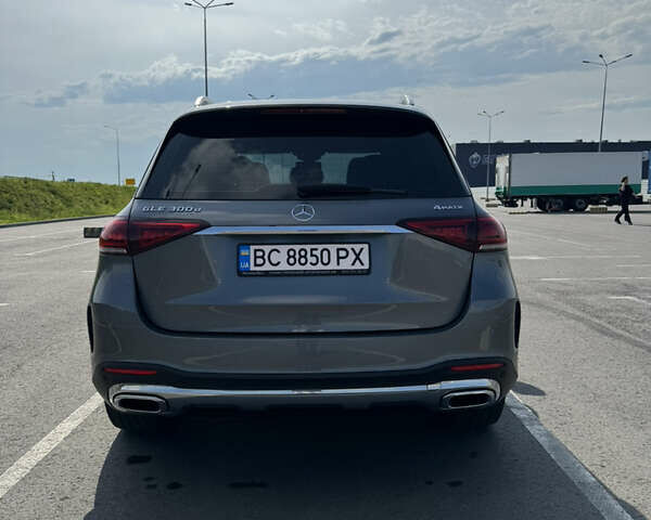 Сірий Мерседес ГЛЕ-Клас, об'ємом двигуна 1.95 л та пробігом 66 тис. км за 61500 $, фото 7 на Automoto.ua