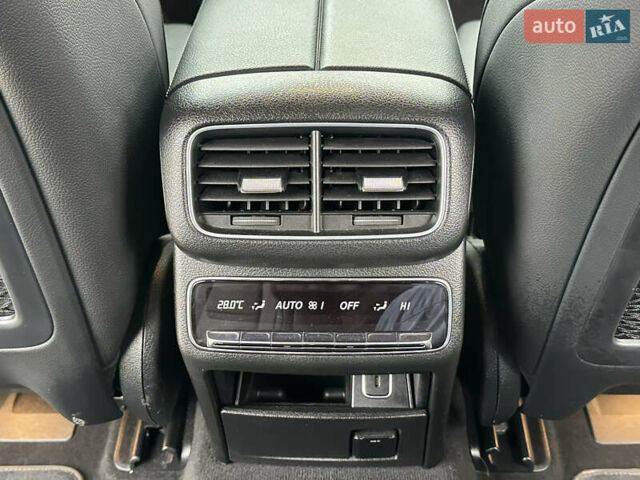 Серый Мерседес ГЛЕ-Класс, объемом двигателя 3 л и пробегом 60 тыс. км за 72000 $, фото 18 на Automoto.ua