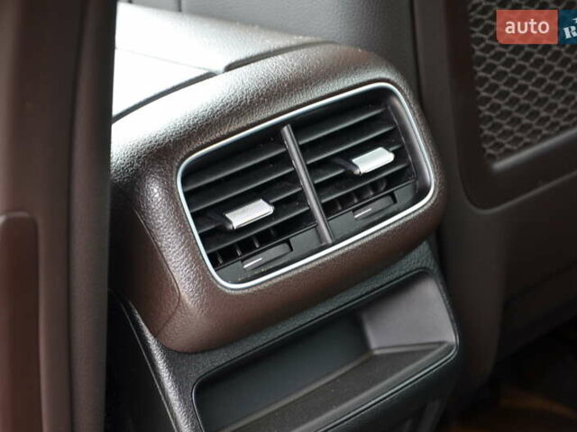 Серый Мерседес ГЛЕ-Класс, объемом двигателя 2 л и пробегом 82 тыс. км за 71999 $, фото 44 на Automoto.ua