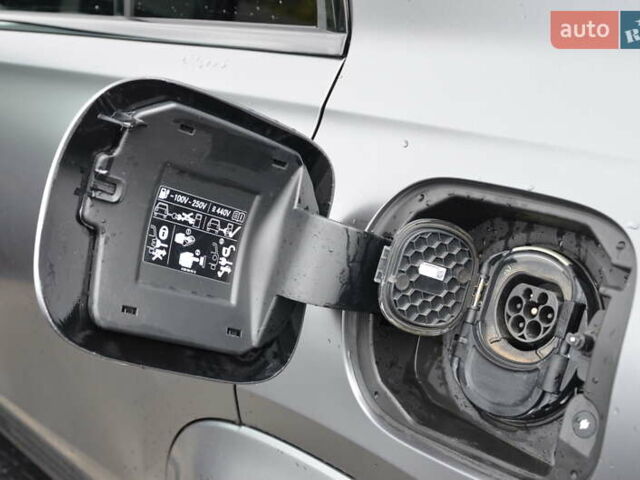 Серый Мерседес ГЛЕ-Класс, объемом двигателя 2 л и пробегом 82 тыс. км за 71999 $, фото 56 на Automoto.ua