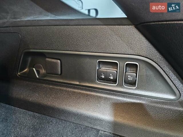 Серый Мерседес ГЛЕ-Класс, объемом двигателя 1.95 л и пробегом 152 тыс. км за 87777 $, фото 13 на Automoto.ua