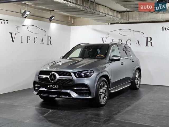 Серый Мерседес ГЛЕ-Класс, объемом двигателя 1.95 л и пробегом 152 тыс. км за 87777 $, фото 3 на Automoto.ua