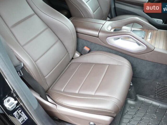 Серый Мерседес ГЛЕ-Класс, объемом двигателя 2 л и пробегом 82 тыс. км за 71999 $, фото 52 на Automoto.ua