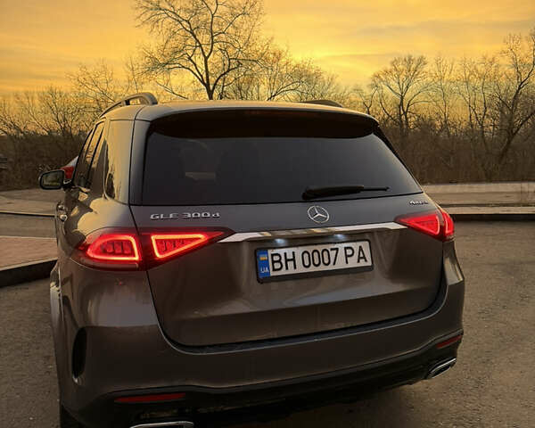 Серый Мерседес ГЛЕ-Класс, объемом двигателя 1.99 л и пробегом 37 тыс. км за 77999 $, фото 12 на Automoto.ua