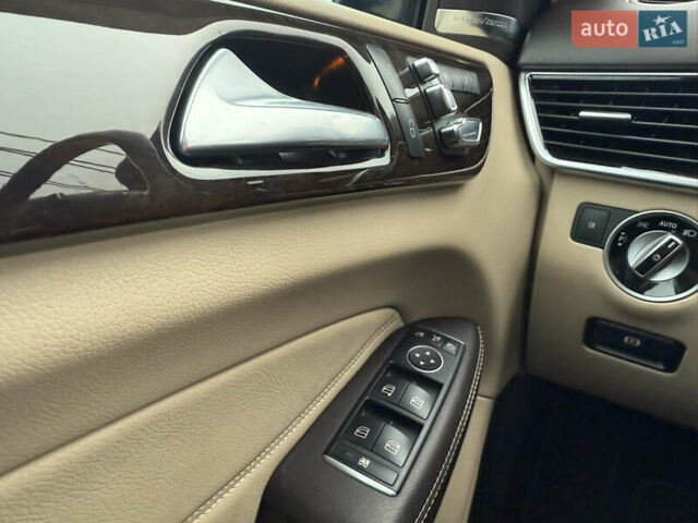 Синий Мерседес ГЛЕ-Класс, объемом двигателя 3.5 л и пробегом 85 тыс. км за 28500 $, фото 74 на Automoto.ua