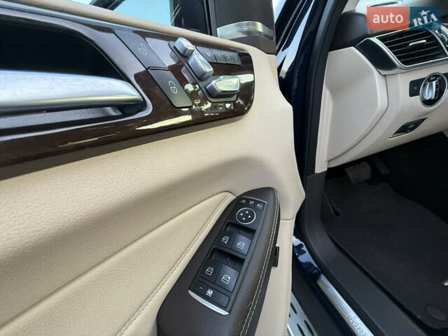 Синий Мерседес ГЛЕ-Класс, объемом двигателя 3.5 л и пробегом 85 тыс. км за 28500 $, фото 24 на Automoto.ua