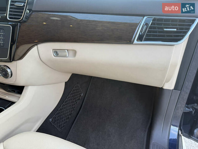 Синий Мерседес ГЛЕ-Класс, объемом двигателя 3.5 л и пробегом 85 тыс. км за 28500 $, фото 49 на Automoto.ua