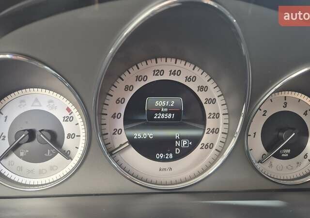 Белый Мерседес ГЛК-Класс, объемом двигателя 2.14 л и пробегом 228 тыс. км за 20000 $, фото 3 на Automoto.ua