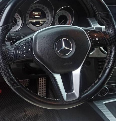 Белый Мерседес ГЛК-Класс, объемом двигателя 2.1 л и пробегом 235 тыс. км за 14000 $, фото 4 на Automoto.ua