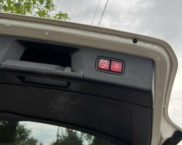 Мерседес ГЛК-Клас 2013 у Вінниці на Automoto.ua Білий Мерседес ГЛК-Клас, об'ємом двигуна 2.14 л та пробігом 230 тис. км за 19300 $, фото 15 на Automoto.ua