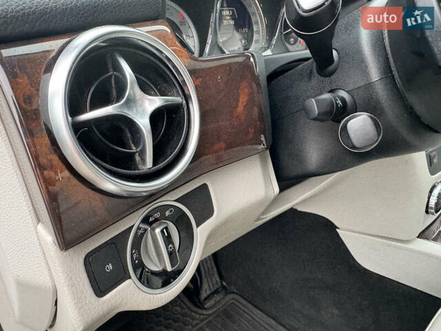 Белый Мерседес ГЛК-Класс, объемом двигателя 3.5 л и пробегом 251 тыс. км за 13990 $, фото 19 на Automoto.ua