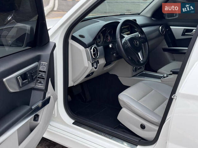 Белый Мерседес ГЛК-Класс, объемом двигателя 3.5 л и пробегом 227 тыс. км за 14650 $, фото 32 на Automoto.ua