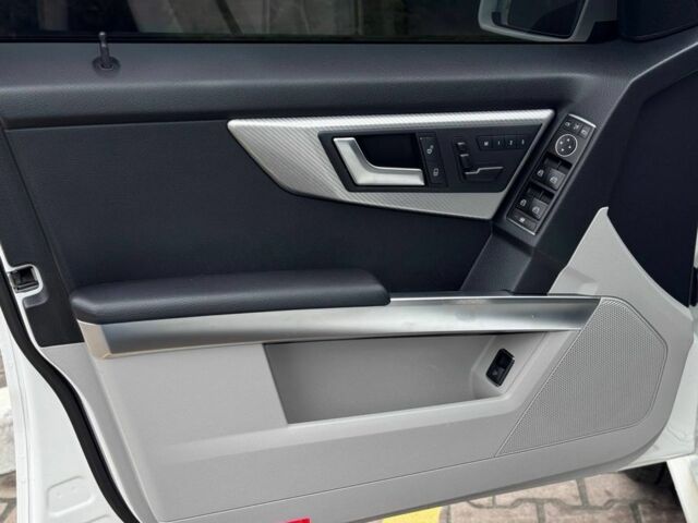 Белый Мерседес ГЛК-Класс, объемом двигателя 3.5 л и пробегом 227 тыс. км за 14650 $, фото 15 на Automoto.ua