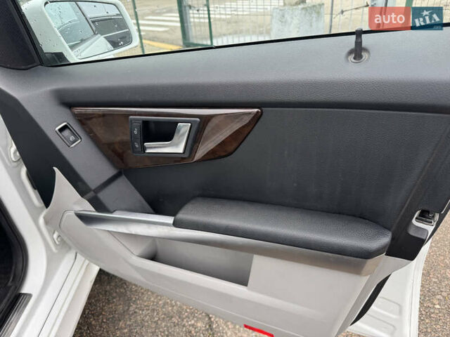 Белый Мерседес ГЛК-Класс, объемом двигателя 3.5 л и пробегом 251 тыс. км за 13990 $, фото 39 на Automoto.ua