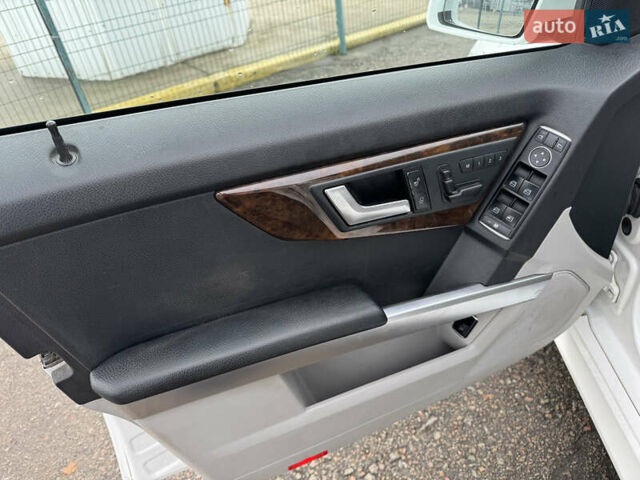 Белый Мерседес ГЛК-Класс, объемом двигателя 3.5 л и пробегом 251 тыс. км за 13990 $, фото 17 на Automoto.ua