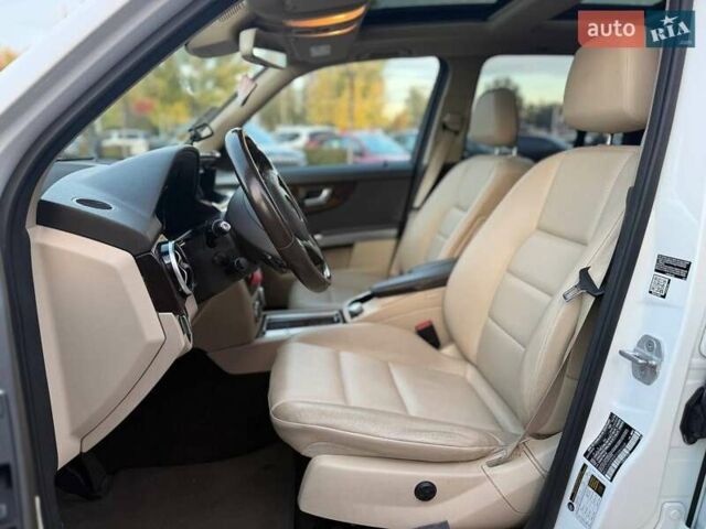 Мерседес ГЛК-Класс 2014 в Киеве на Automoto.ua Белый Мерседес ГЛК-Класс, объемом двигателя 2.14 л и пробегом 268 тыс. км за 20490 $, фото 8 на Automoto.ua
